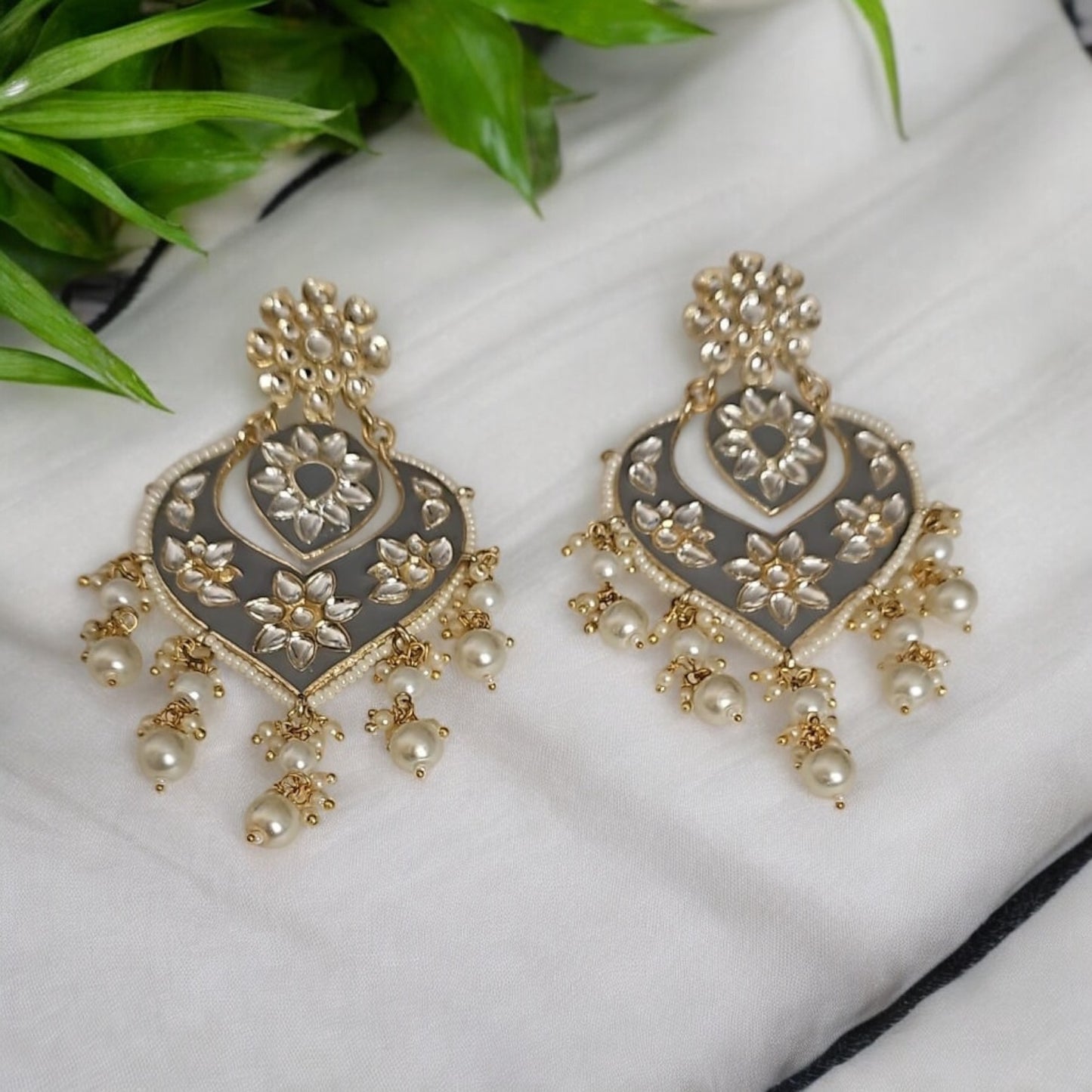 35160-Indo Western (Kundan) Earring-Grey