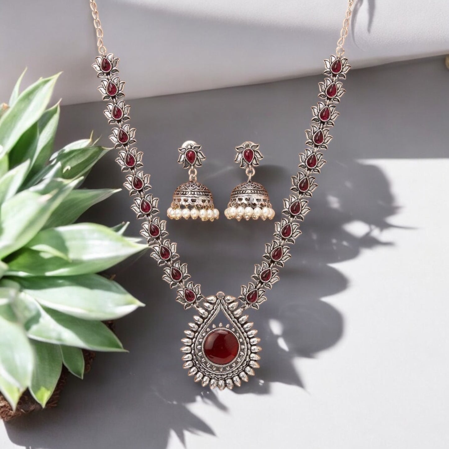 808783 Classic Necklace With Oxidised Plating-Ruby