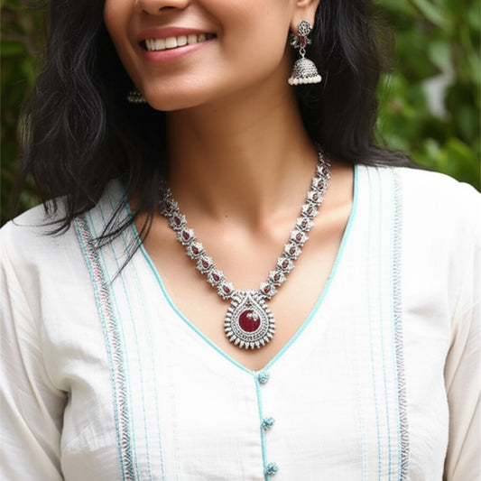 808783 Classic Necklace With Oxidised Plating-Ruby
